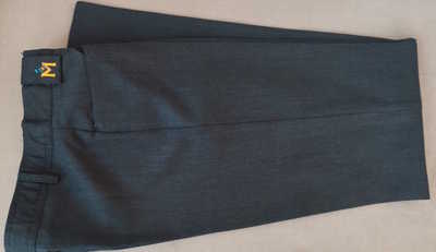pantalón gris largo
